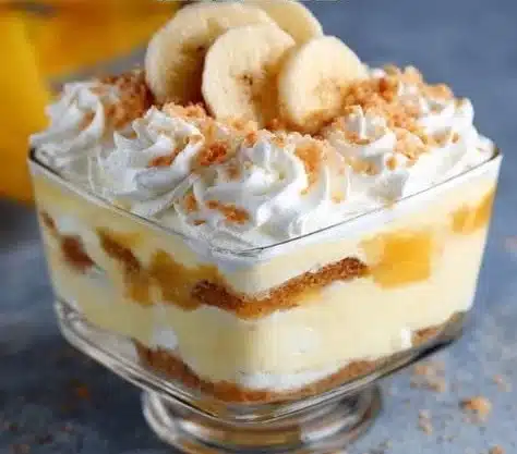 Delicious homemade banana pudding with layers of bananas and creamy pudding