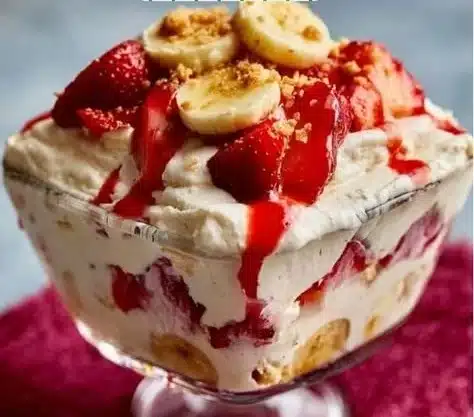 Delicious bowl of Strawberry Banana Pudding topped with fresh strawberries and bananas